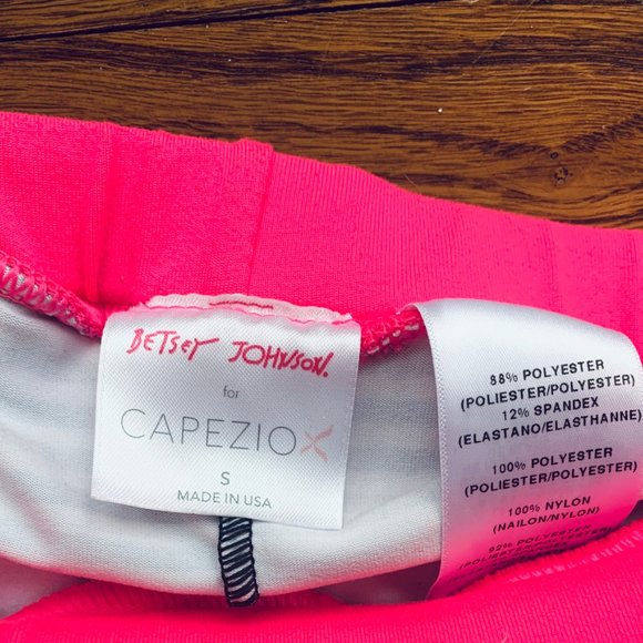 SOLD BUNDLED BETSEY JOHNSON PINK TULLE SKIRT, NWT - Picture 5 of 5